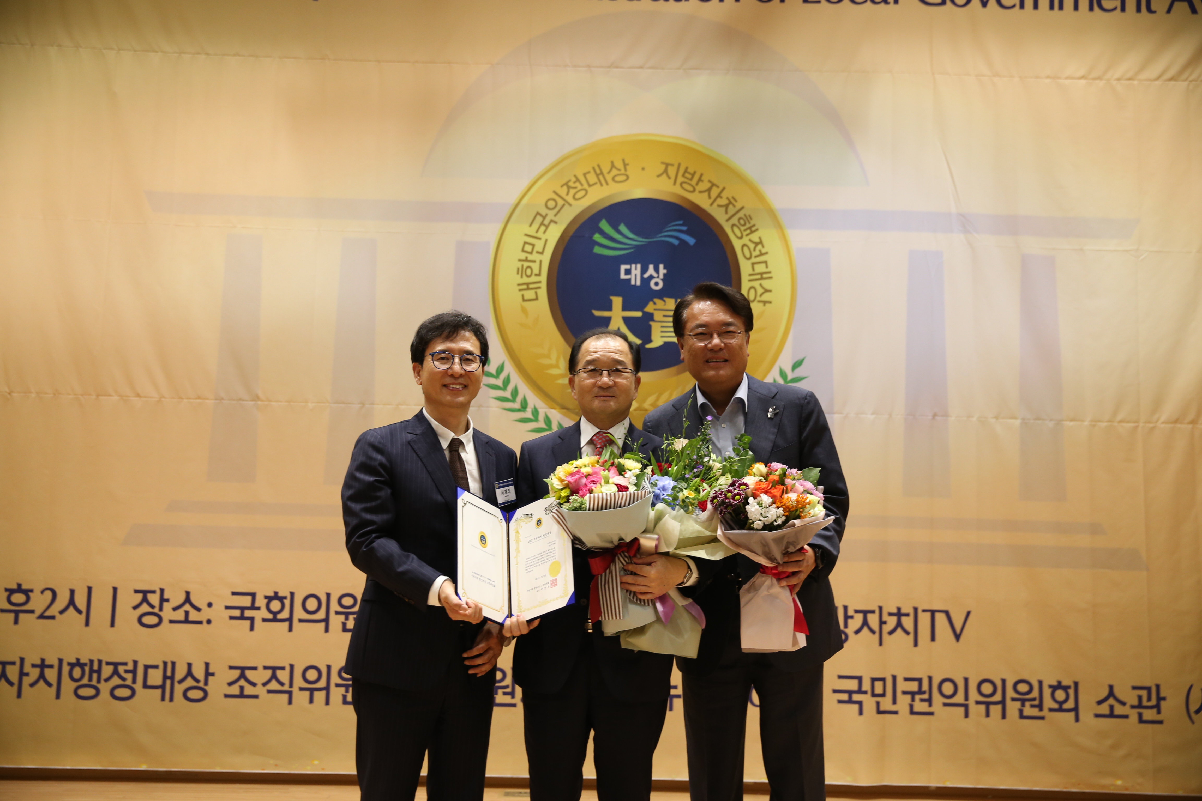 0710 이석화 군수 지방자치행정대상 수상1.JPG