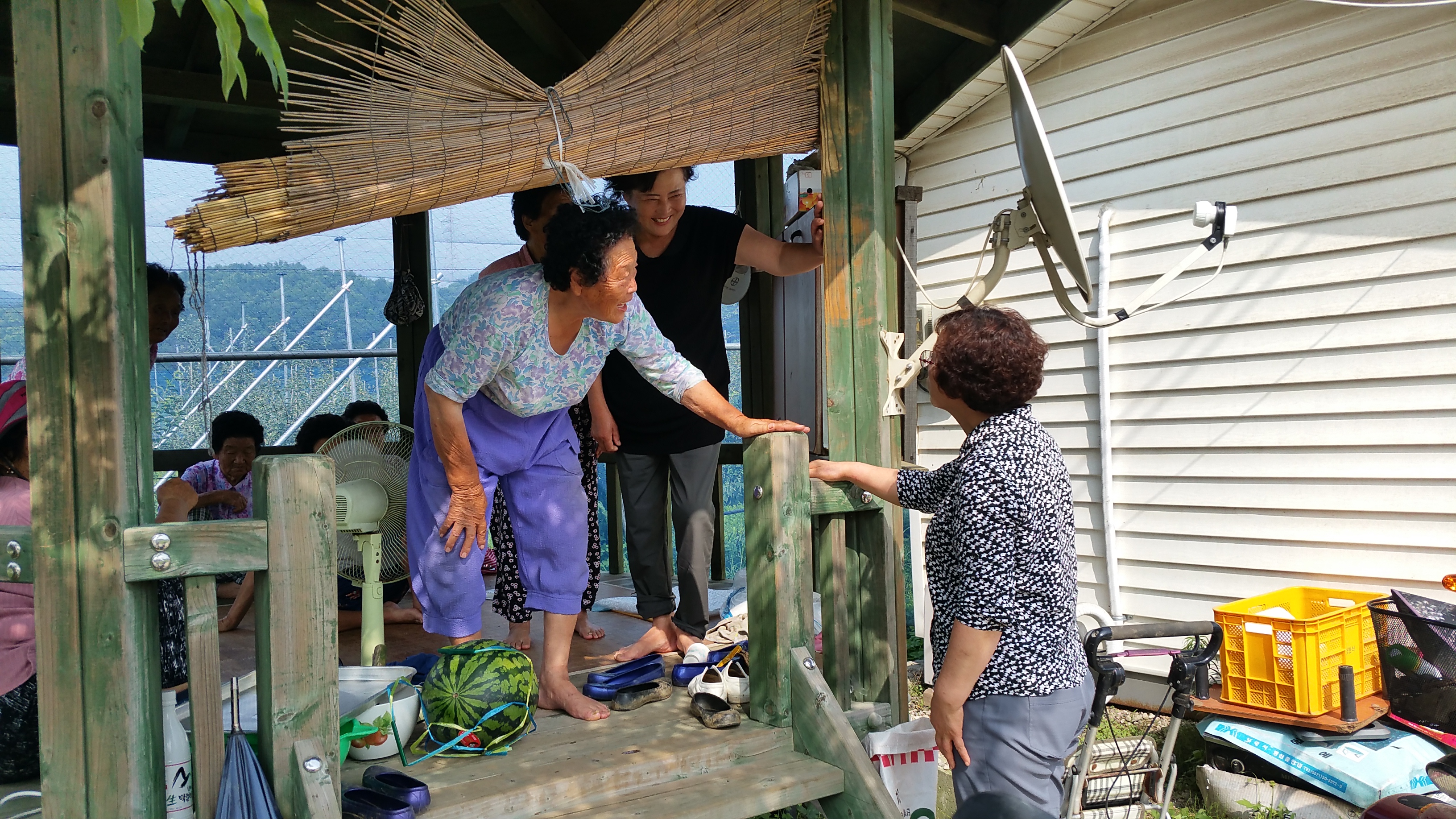0720 비봉면 중복 맞이 관내 경로당 수박 전달1