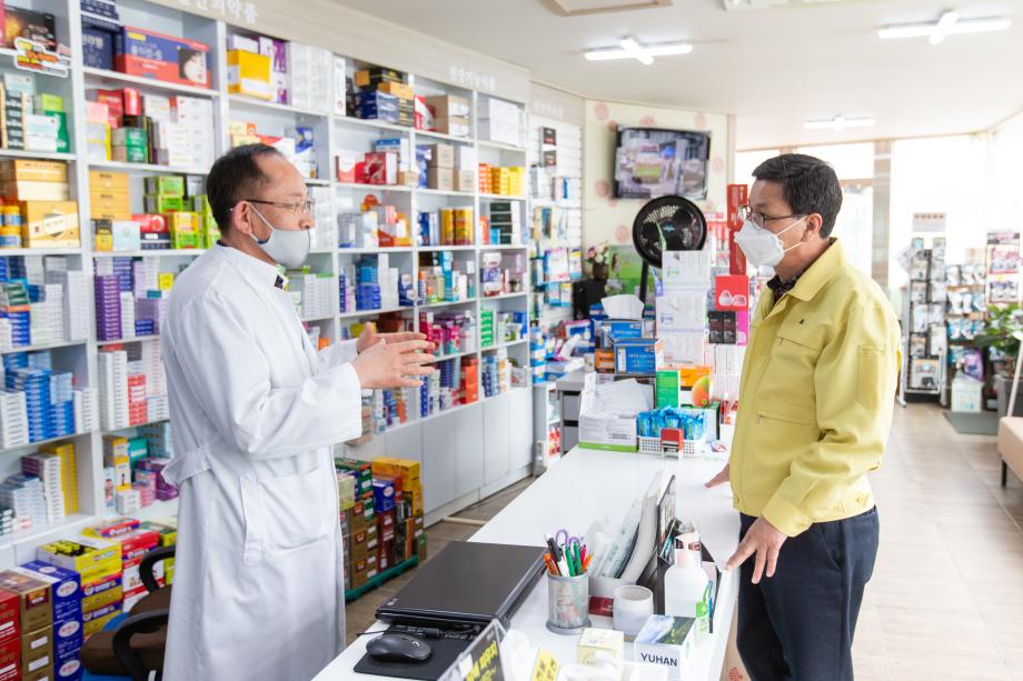 200309_코로나19 관련 약국 의료원 방문_0002