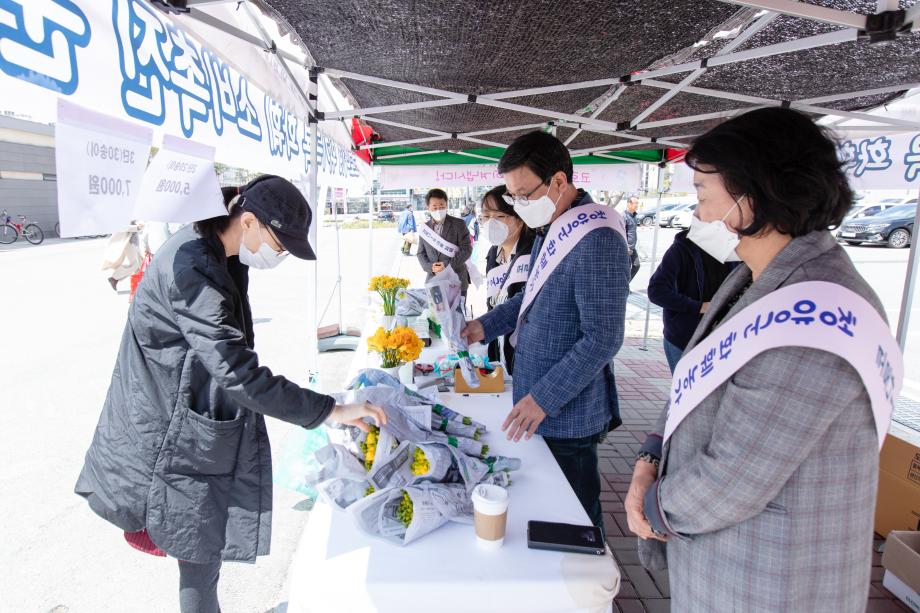 200418_화훼농가 대도시 특별 판매장 현장 격려_0010