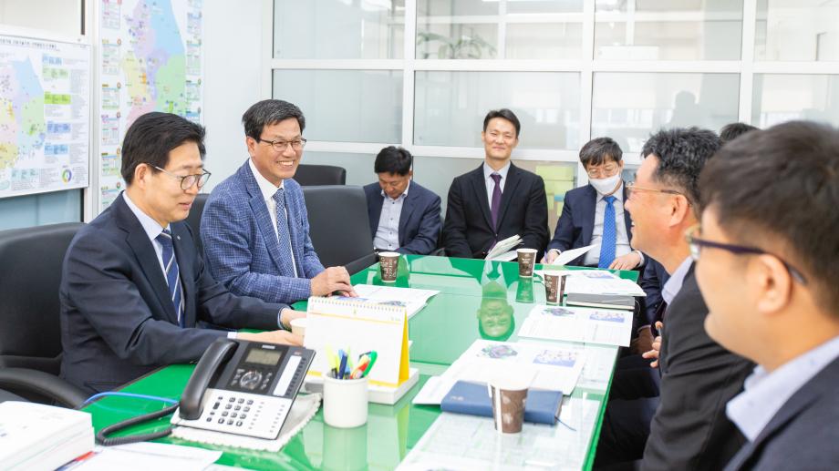 200422_사회적경제혁신타운 선정건의 방문_0003