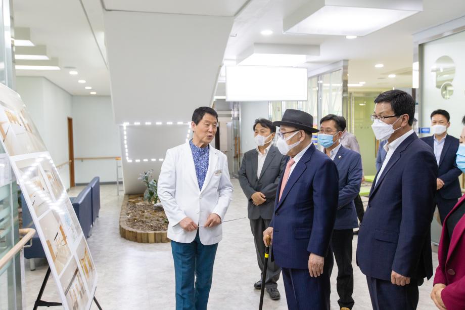 200514_파안 명의진 회장 의료장비 기탁식 _0014