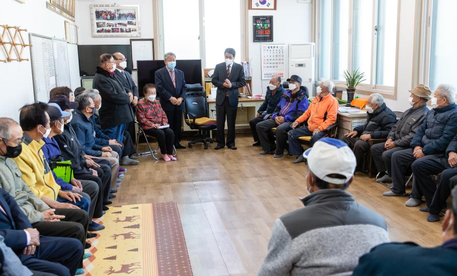 201110_독거 어르신들을 위한 경로잔치_0001