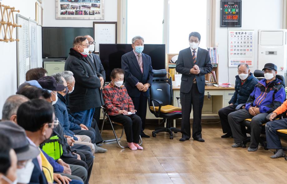 201110_독거 어르신들을 위한 경로잔치_0002