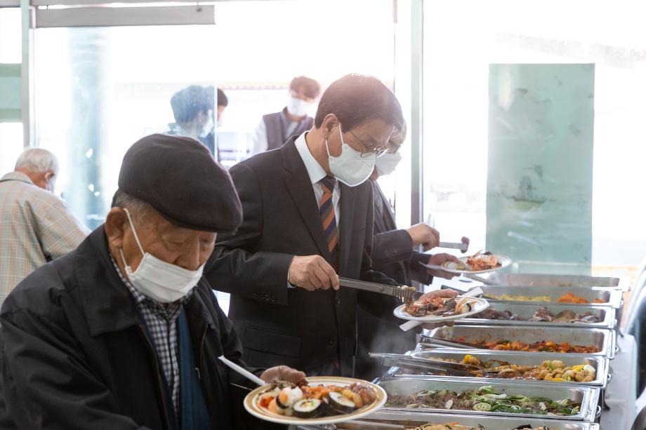 201110_독거 어르신들을 위한 경로잔치_0007