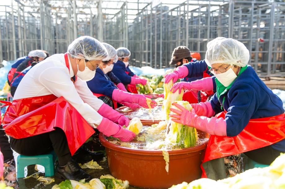 201110_어려운 가정 김장 담가주기 청양읍_0005