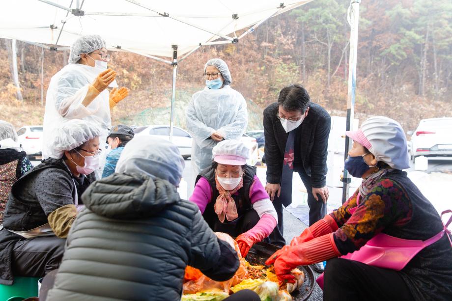 201118_재가노인복지센터 사랑의 김장 담그기_0003