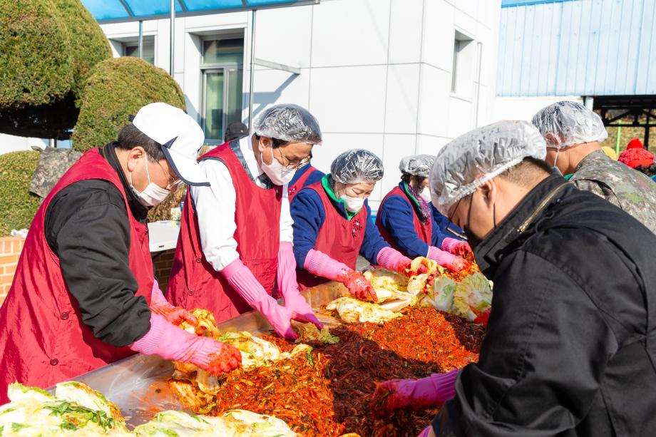 201126_어려운 가정 김장 담가주기_0006