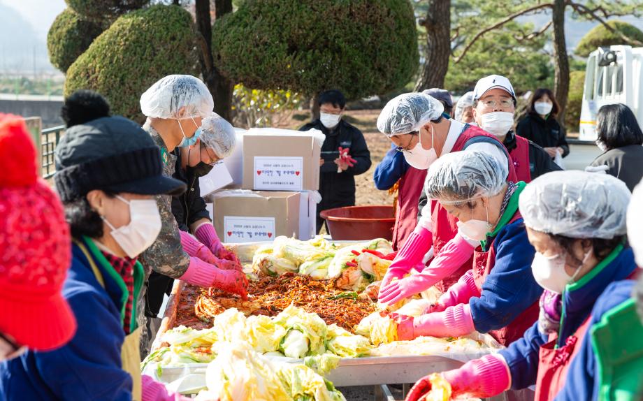 201126_어려운 가정 김장 담가주기_0003