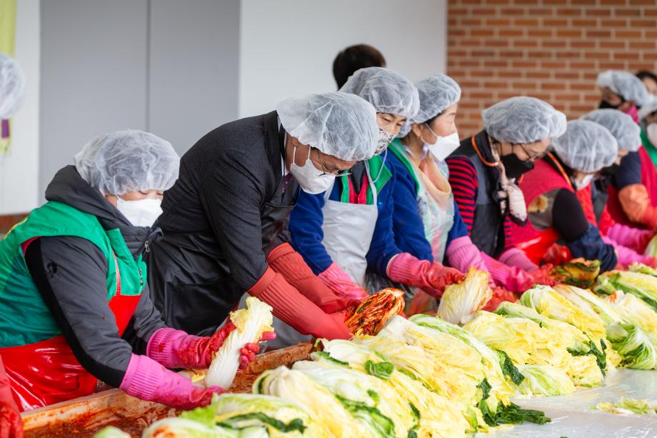 201127_어려운 가정 김장 담가주기_0003