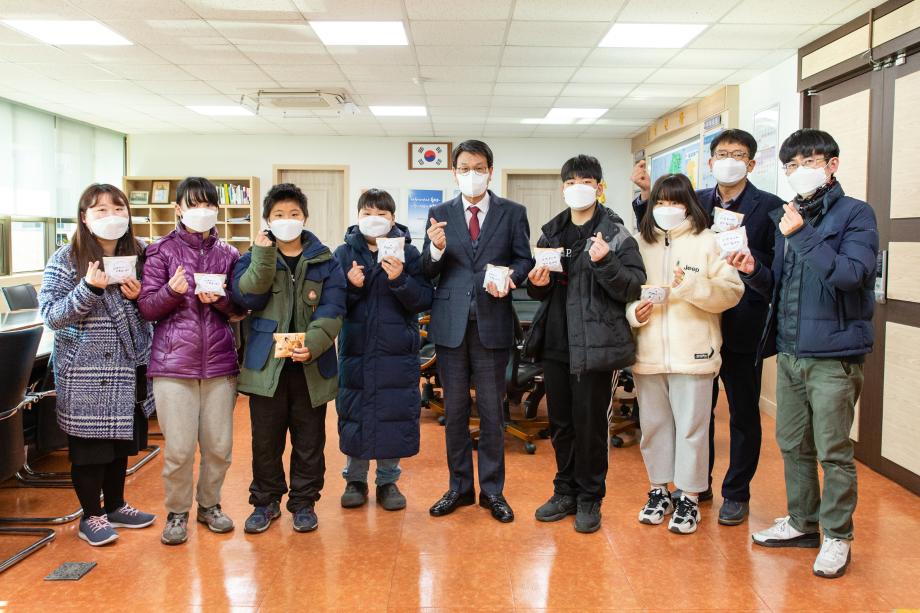 201215_청송초 학생 위문품 전달식_0002