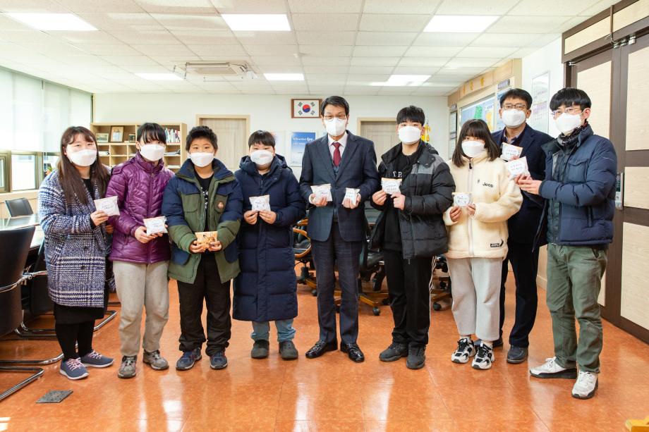 201215_청송초 학생 위문품 전달식_0001