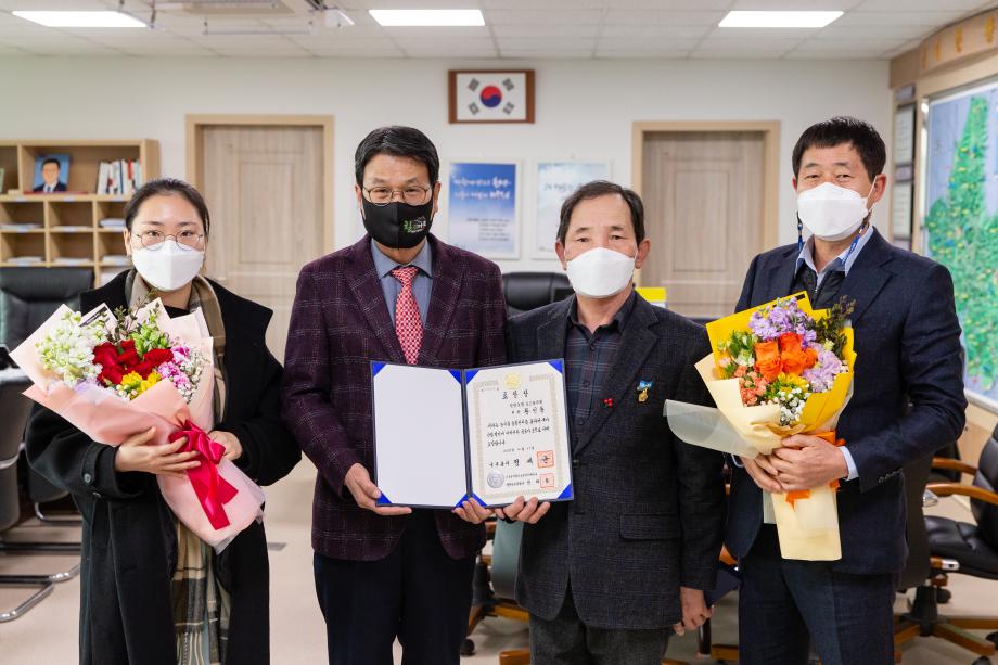 210106_청양농협표고공선회장 국무총리표창 전수식_0003