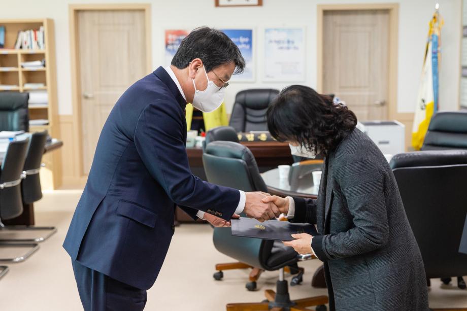 210204_청양, 화성, 남양 국공립어린이집 재위탁 인가증 전달_0002