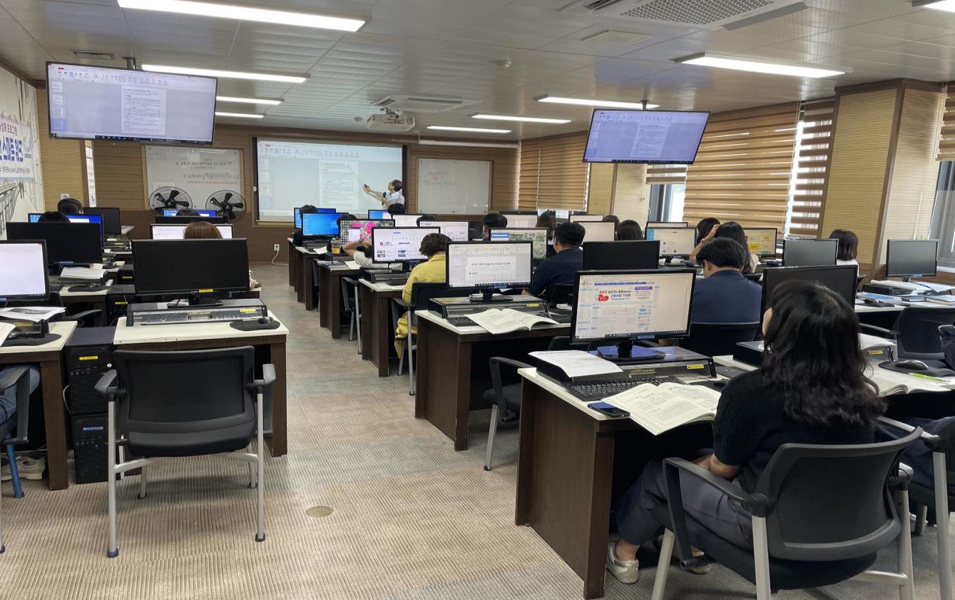 사진(청양군, 7급 이하 공무원 대상 기획력 향상 교육 추진)