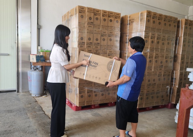 기아자동차 노사 사회공헌사업 선풍기 배부.JPG