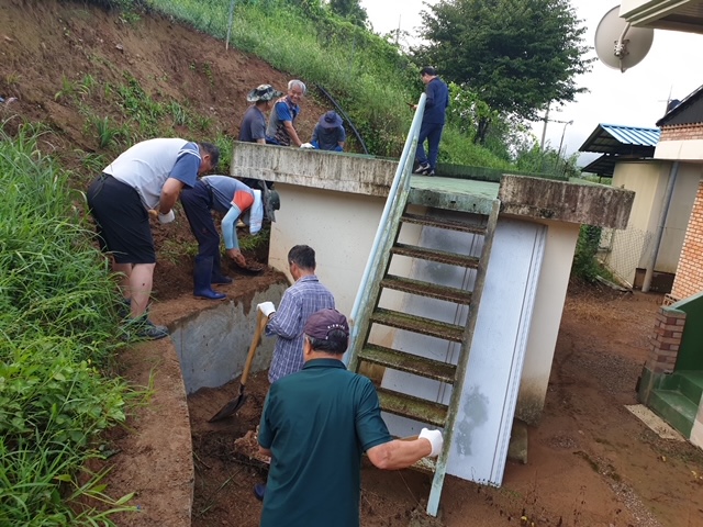 정산면주민자치회 수해복구 사진.JPG