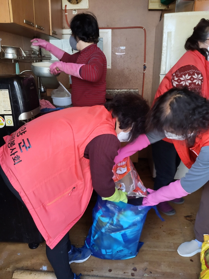 5. 운곡면 여성자원봉사회, 가정방문 및 청소봉사로 이웃사랑 실천