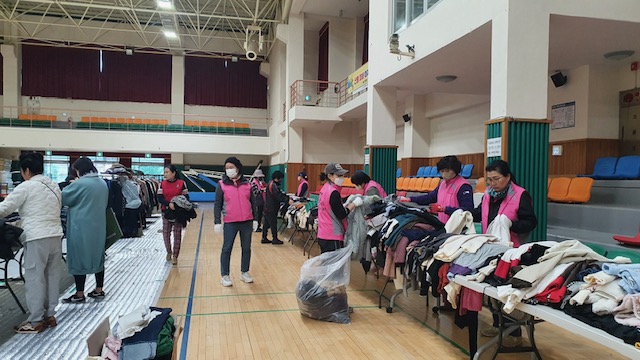 4. 청양군 주민자치연합회, 영덕 산불 피해지역 찾아 봉사활동 구슬땀(1).JPG