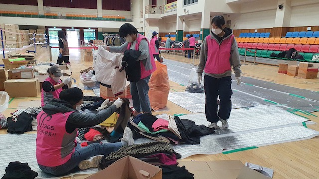 4. 청양군 주민자치연합회, 영덕 산불 피해지역 찾아 봉사활동 구슬땀(2).JPG