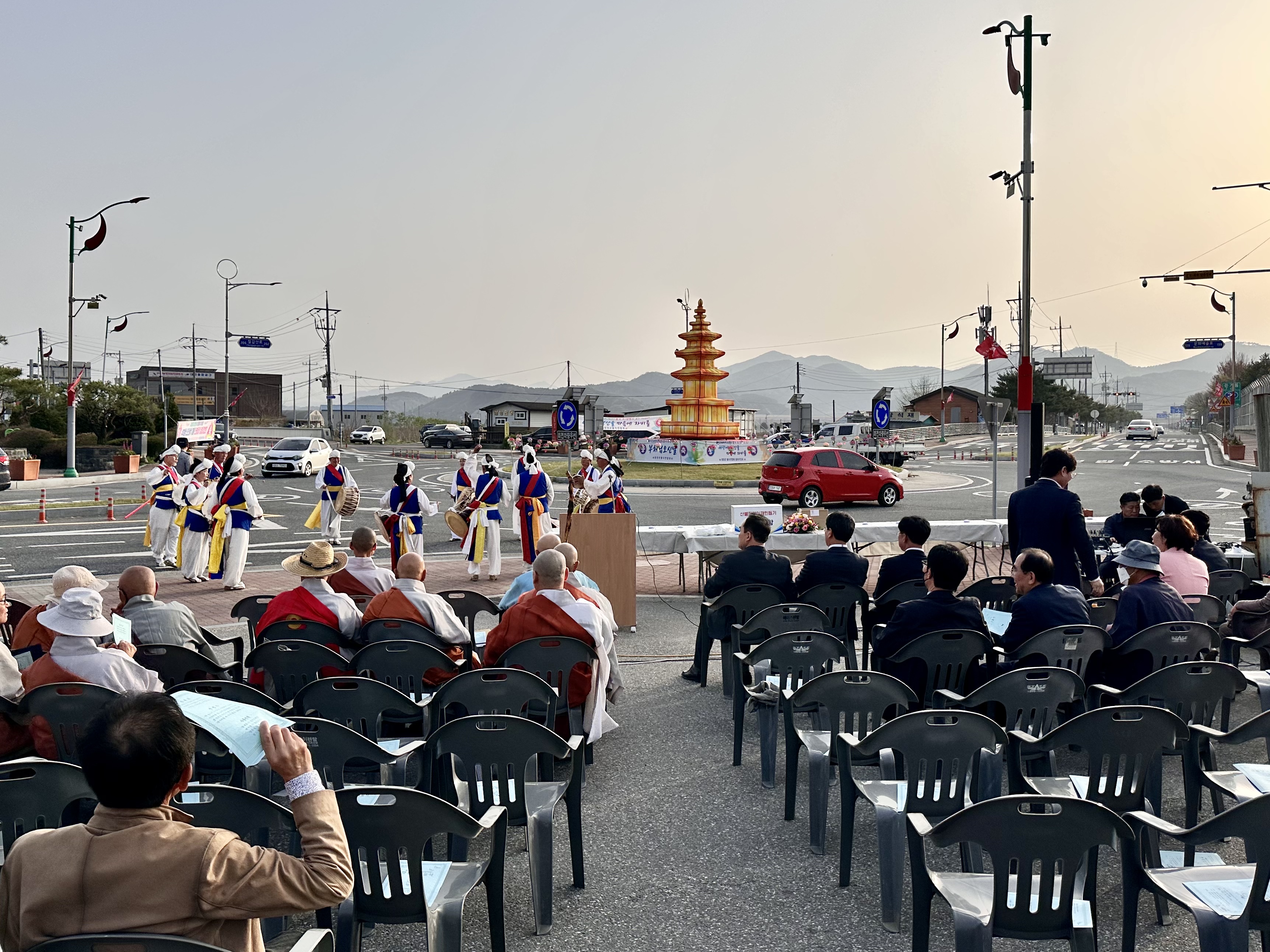 2. 세상에 평안을, 마음에 자비를 부처님 오신날 봉축연등탑 점등식(2)