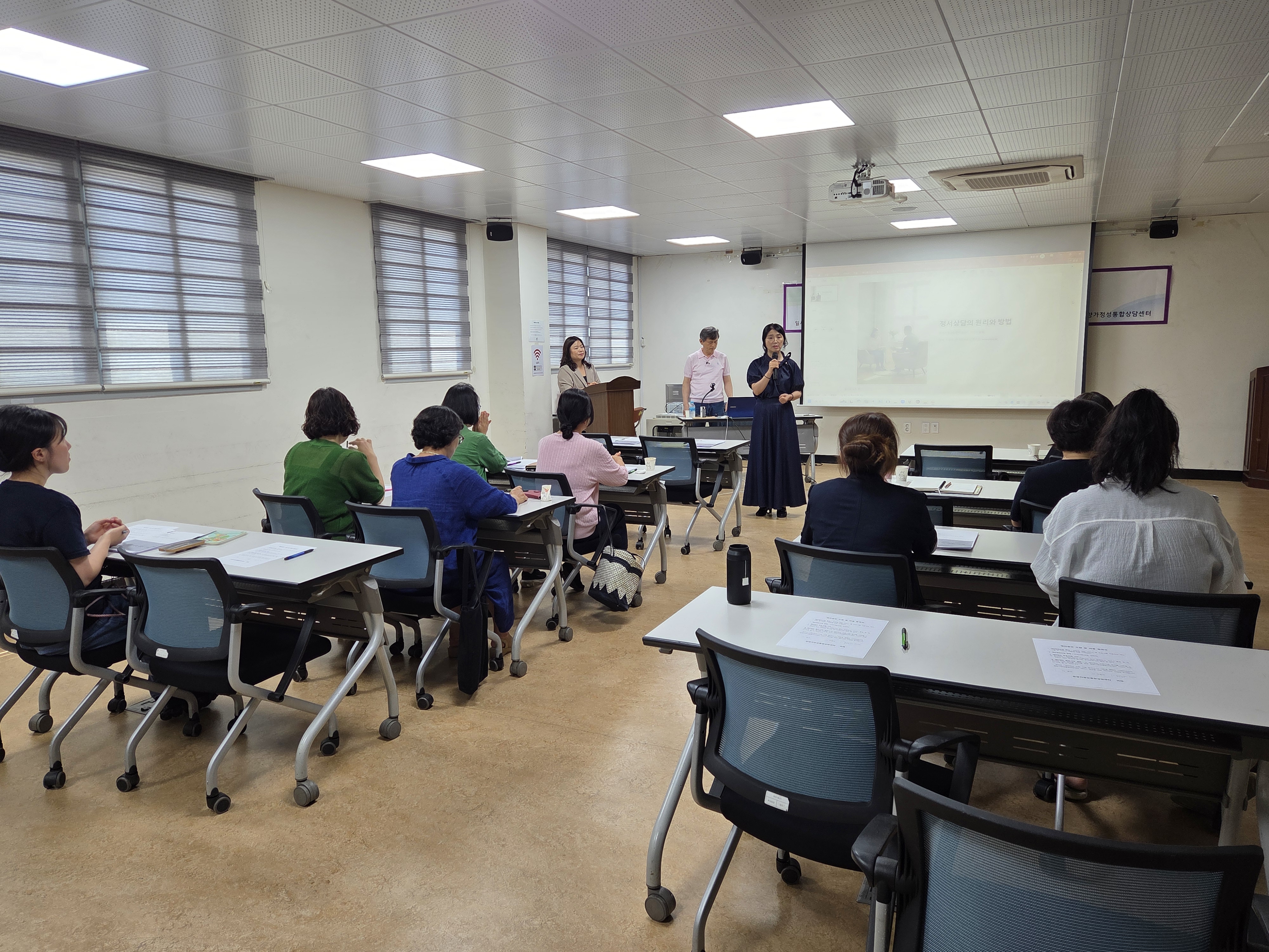 6. 청양가정성통합상담센터  종사자 및 활동가 워크숍 개최(1-2).jpeg