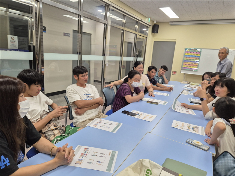 1. 농촌 일손 부족 해법 찾은 청양군 외국인 농업 근로자 정책 성과 눈길(1-1)