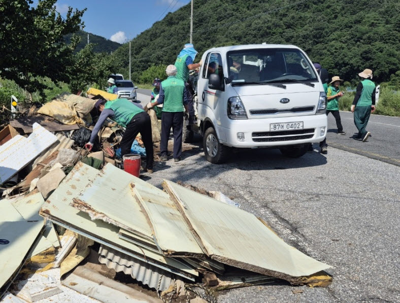 5. 대치면 새마을회 수해피해 폐기물 수거활동 실시(2)