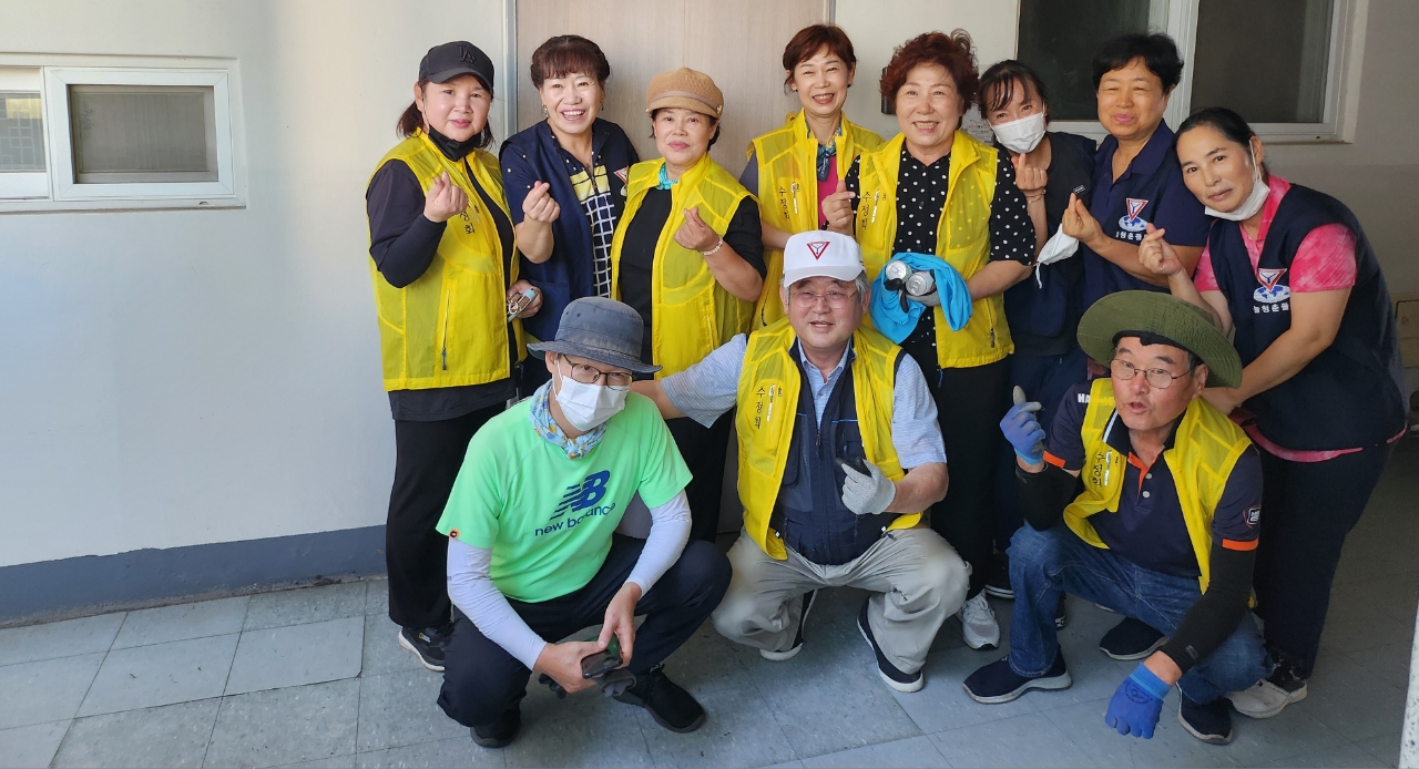 6. 청양군-자원봉사센터 협력  재가의료급여 대상자 가정에 희망 더하다(1-2).jpeg