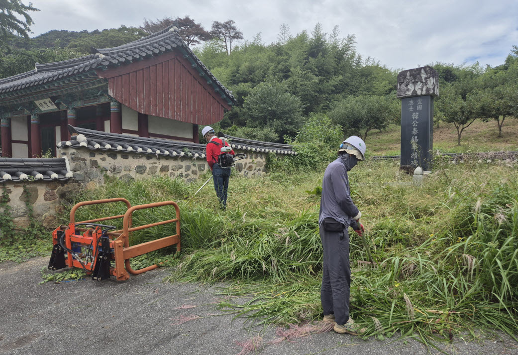 3. 청양군  광복 80주년 및 추석 명절맞이 현충시설 환경정비 실시(1-1)