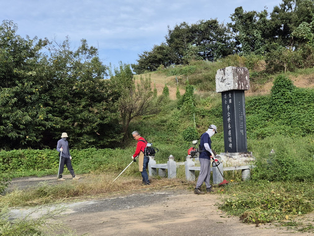 3. 청양군  광복 80주년 및 추석 명절맞이 현충시설 환경정비 실시(1-2)