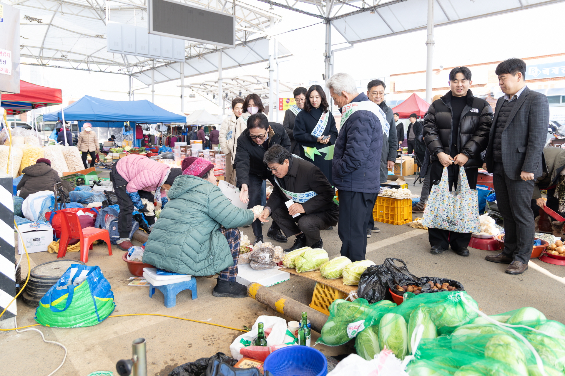 2. 청양군  ‘설맞이 전통시장 장보기·물가안정’ 캠페인 전개(2-2)