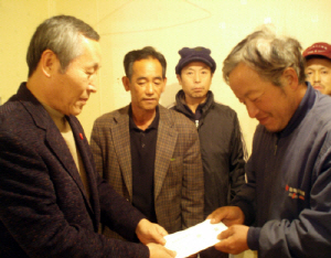 화재로 삶의 터전 잃은 주민위해 성금모금 이어져