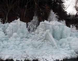 칠갑산 얼음분수축제 열려, 산골마을 ‘꽁꽁’