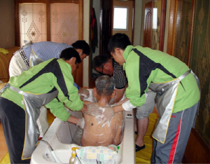 2009년 ‘사랑의 이동목욕봉사’ 시작