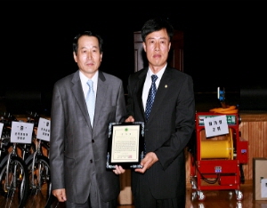 이명복 청양부군수, 농업인들로부터 감사패 받아