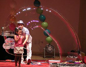 “꿈과 희망을 비눗방울에 담아보세요”