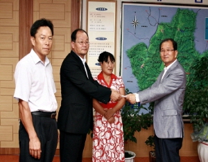 청양고추ㆍ구기자축제시 마련한 성금 어려운 이웃에게 기탁