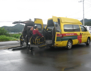 “중증 장애인의 발이 되어드립니다”