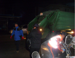 환경미화원 선진지 견학으로 생긴 공백 청양읍사무소 직원이 대체 청소 작업 실시