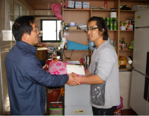 신생아 축하선물 및 축하카드 전달