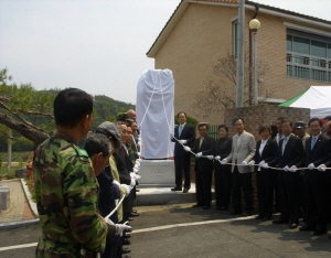 송요찬 전내각수반 공적비 제막식 거행