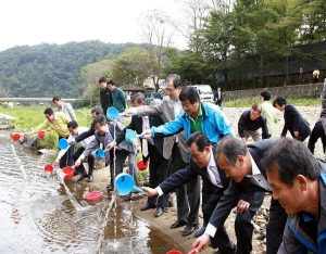 청정수 지천에 토산어종 보존한다