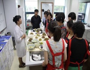 학교 급식, 향토음식 보급해야