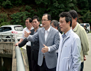 권도엽 국토해양부 장관 청양 수해지역 방문