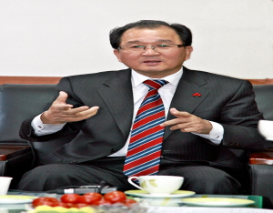 이석화 청양군수 자연과 함께 살기 좋은 청양건설을 위해 함께 뛰자