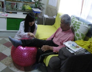 군민의 건강을 위해 방문간호사가 가정을 찾아갑니다