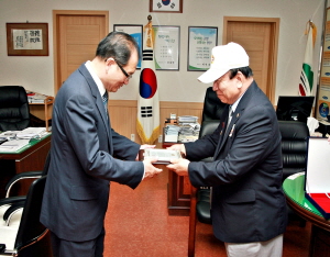 6․25참전유공자회 청양군 이석화군수에게 감사패 전달