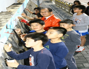 ‘학교가는 길이 화사해졌어요’