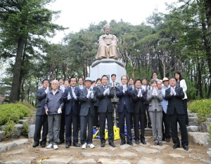 최익현선생 동상 제막식 및 작은 음악회 행사 열려